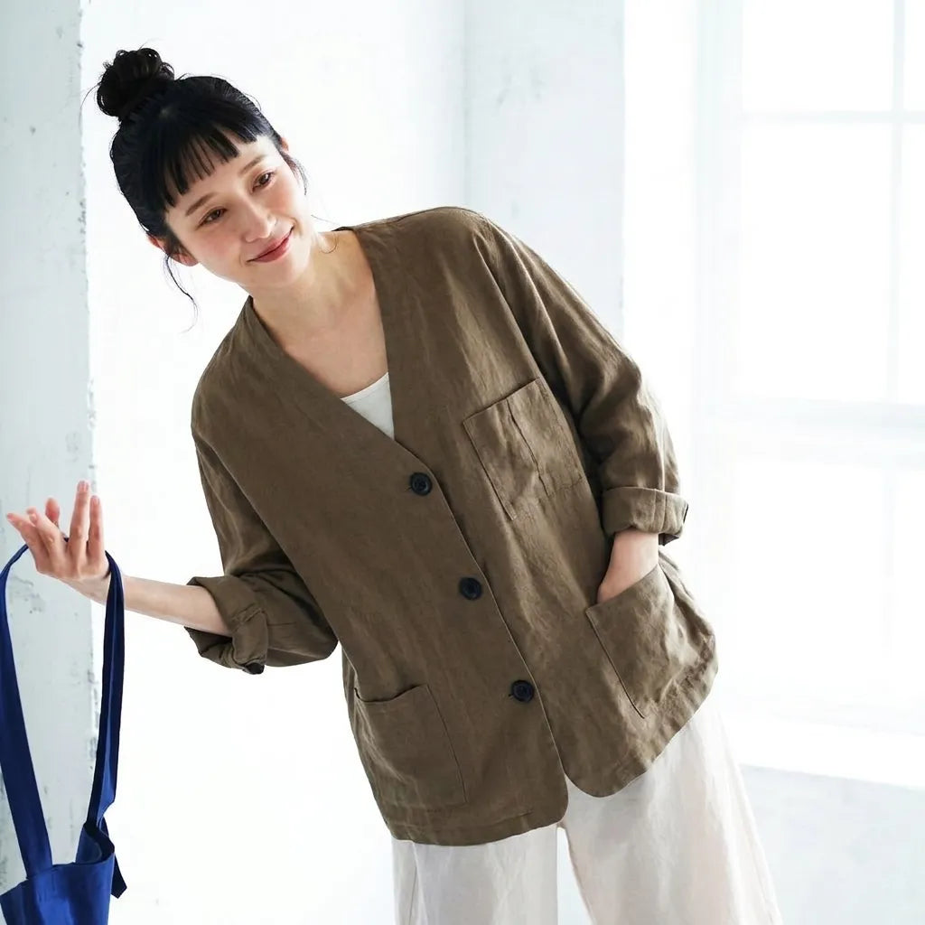 甘すぎない大人の横顔に、くったり優しい上着ブラウス