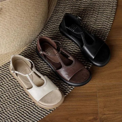 レトロな表情が足元を彩るシューズ