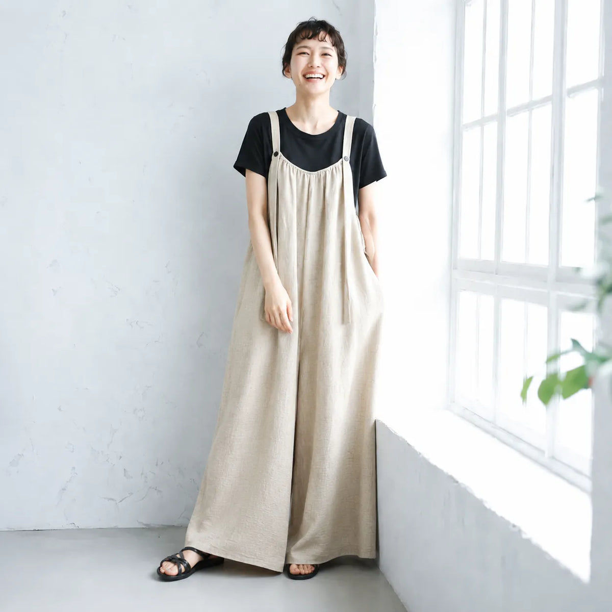 さらりリネン混すとんとした大人カジュアルなサロペットパンツ