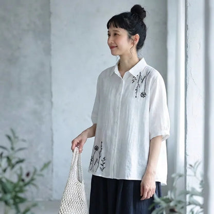 アンティークな刺繍を胸に、からだが泳ぐルーズな５分袖トップス