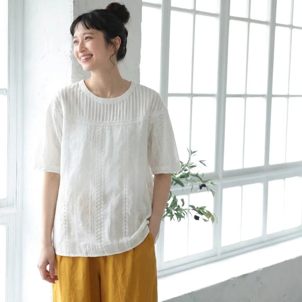 ヴィンテージ甘めデザイン前開きなし襟付きTシャツ