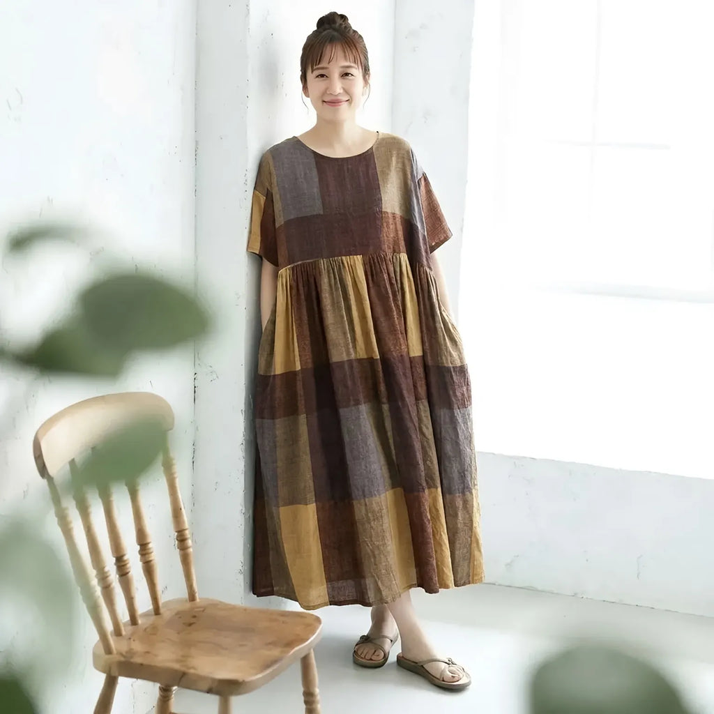 木陰を歩く日の、ゆったりチェックワンピース