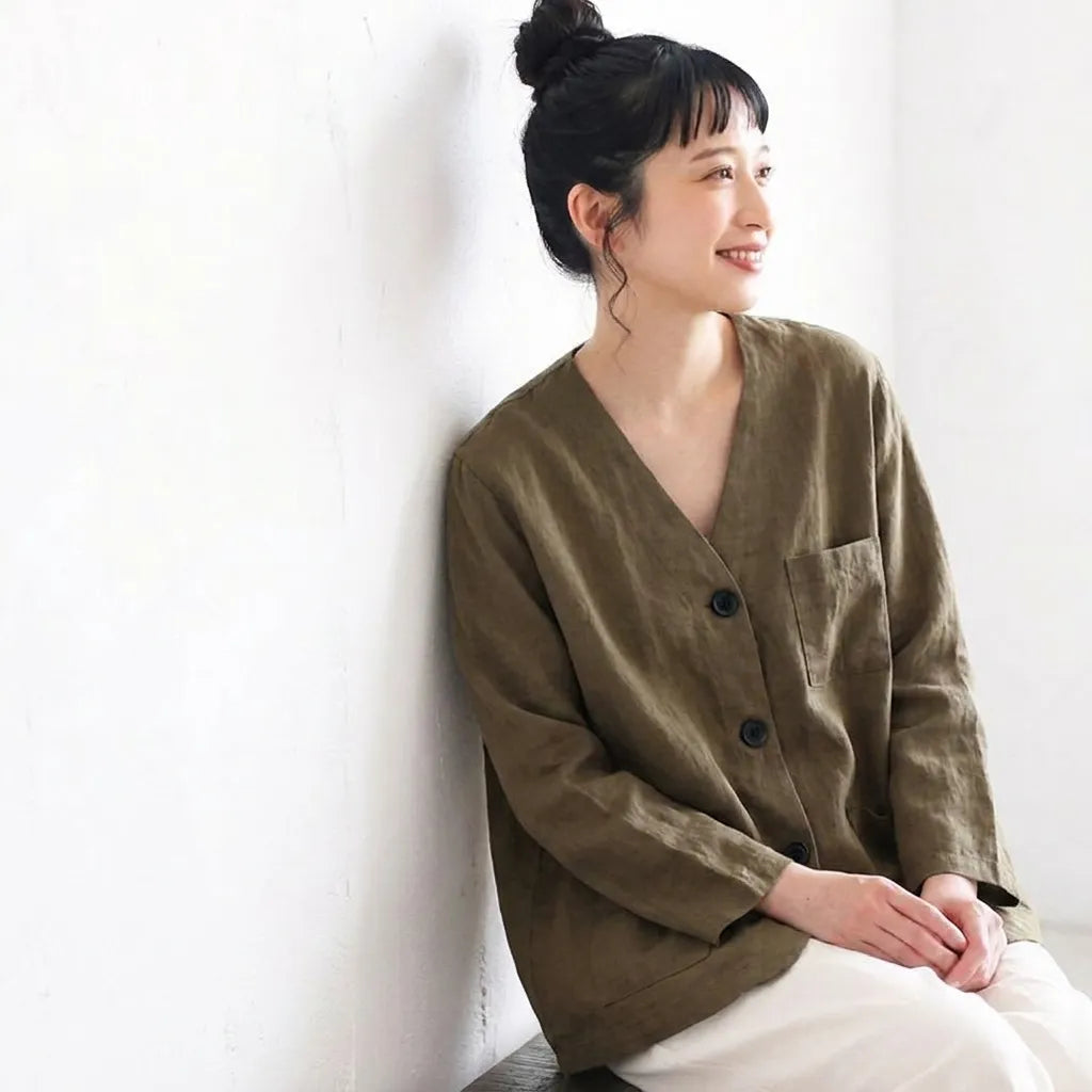 甘すぎない大人の横顔に、くったり優しい上着ブラウス