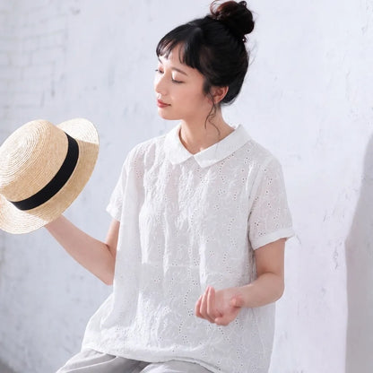 夏の木漏れ日をすくい取った、透かし刺繍の ブラウス
