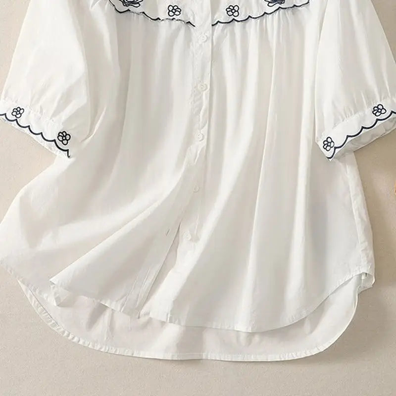 刺繍が咲く、コットンリネンのシャツ