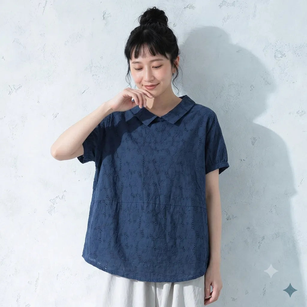夏の木漏れ日をすくい取った、透かし刺繍の ブラウス