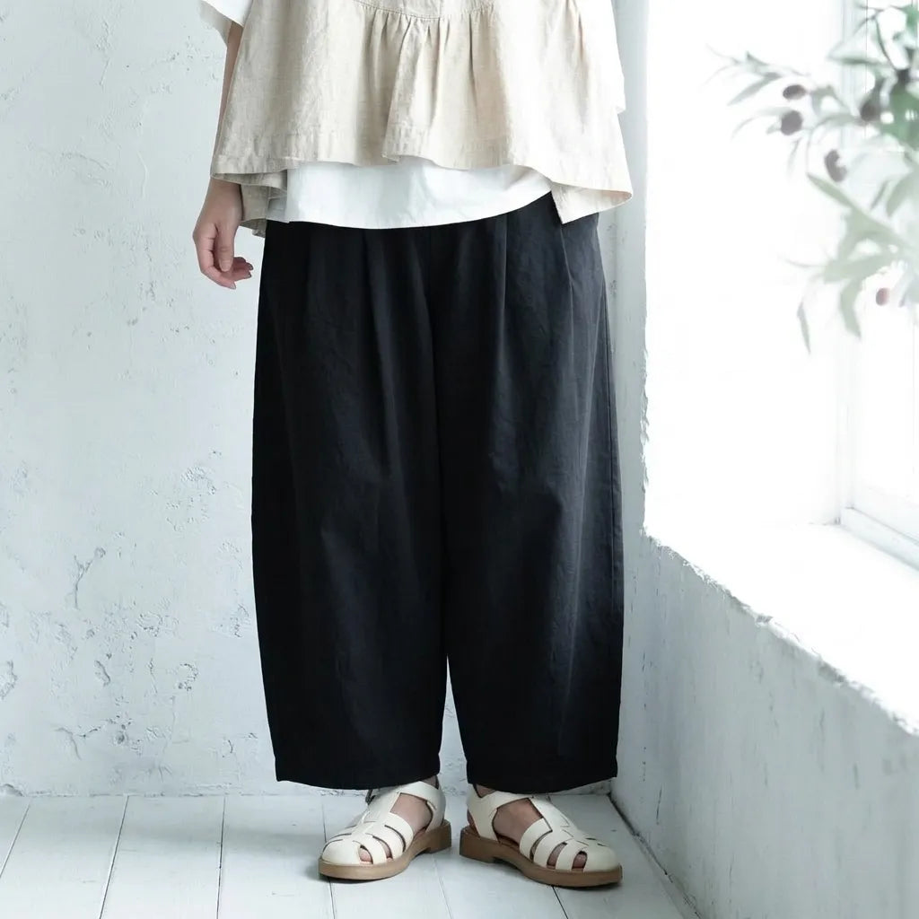 すとんときれいな、ゆるりカジュアルパンツ