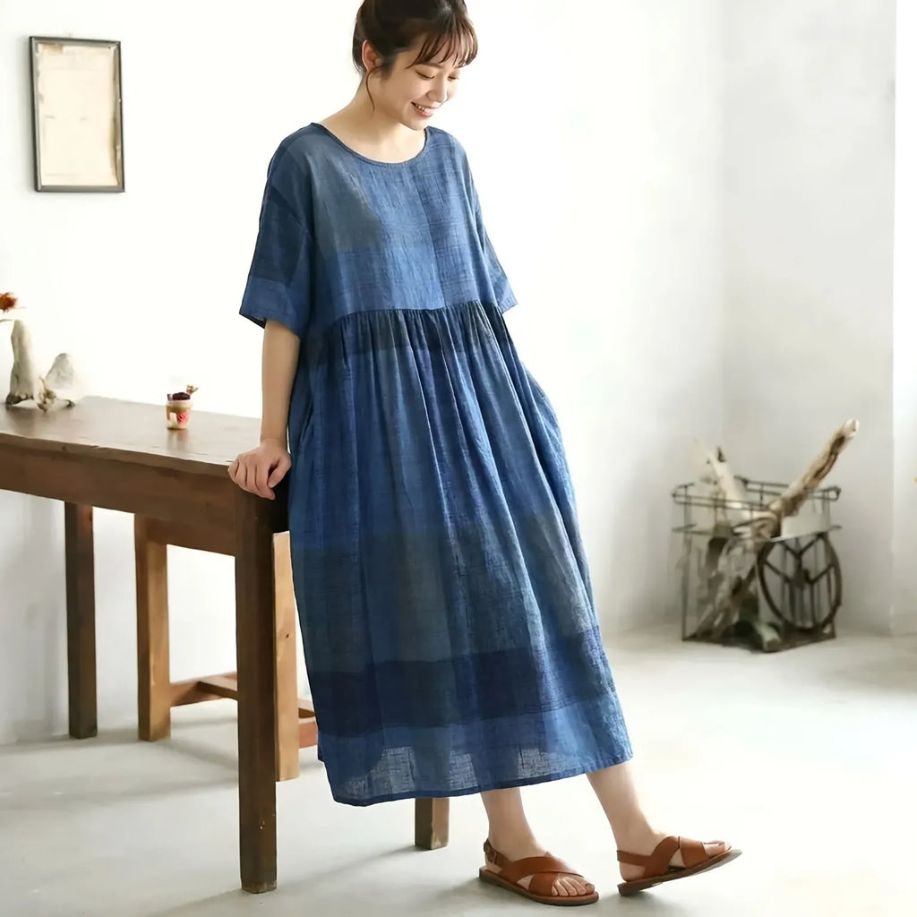 木陰を歩く日の、ゆったりチェックワンピース