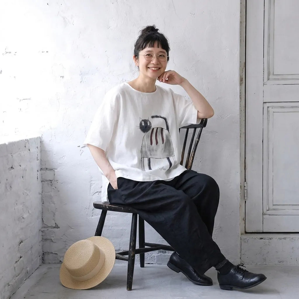 ねこと過ごす、風通しのいいコットンリネンTシャツ
