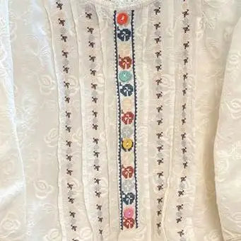 刺繍レースをまとった、ゆるりシャツ