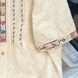 刺繍レースをまとった、ゆるりシャツ