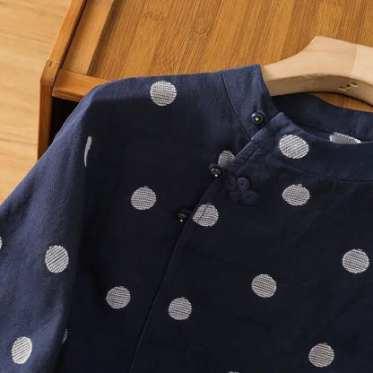 水玉に刺繍を添えた、コットンリネンのシャツ