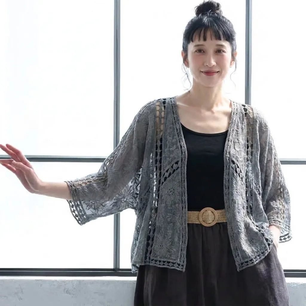 一枚羽織るだけで雰囲気が変わるカーディガン