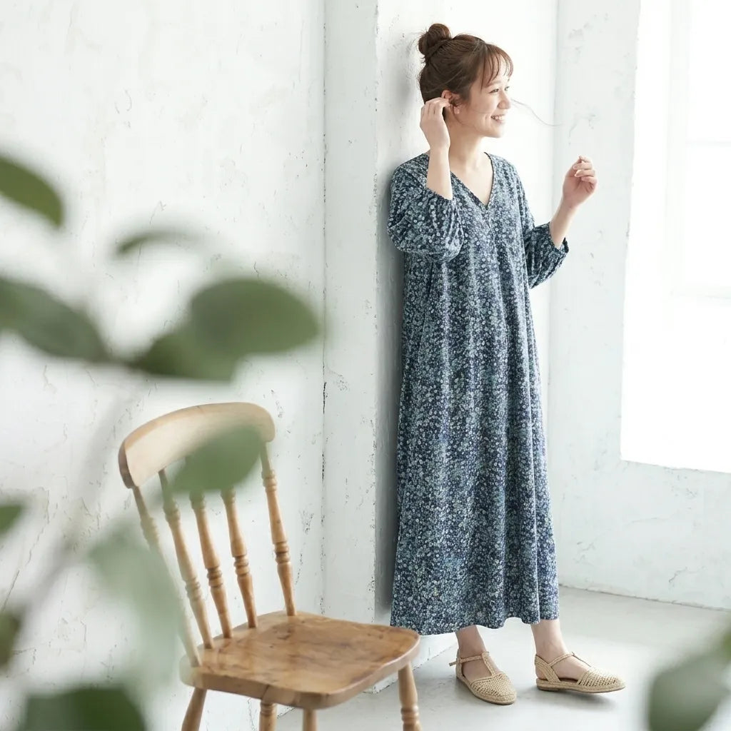 血色良く見せる小花柄薄綿バブルスリーブワンピース