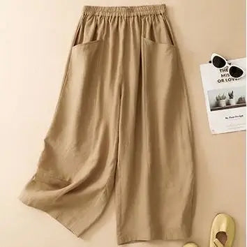 ゆったりとしたワイドレッグのカジュアルパンツ