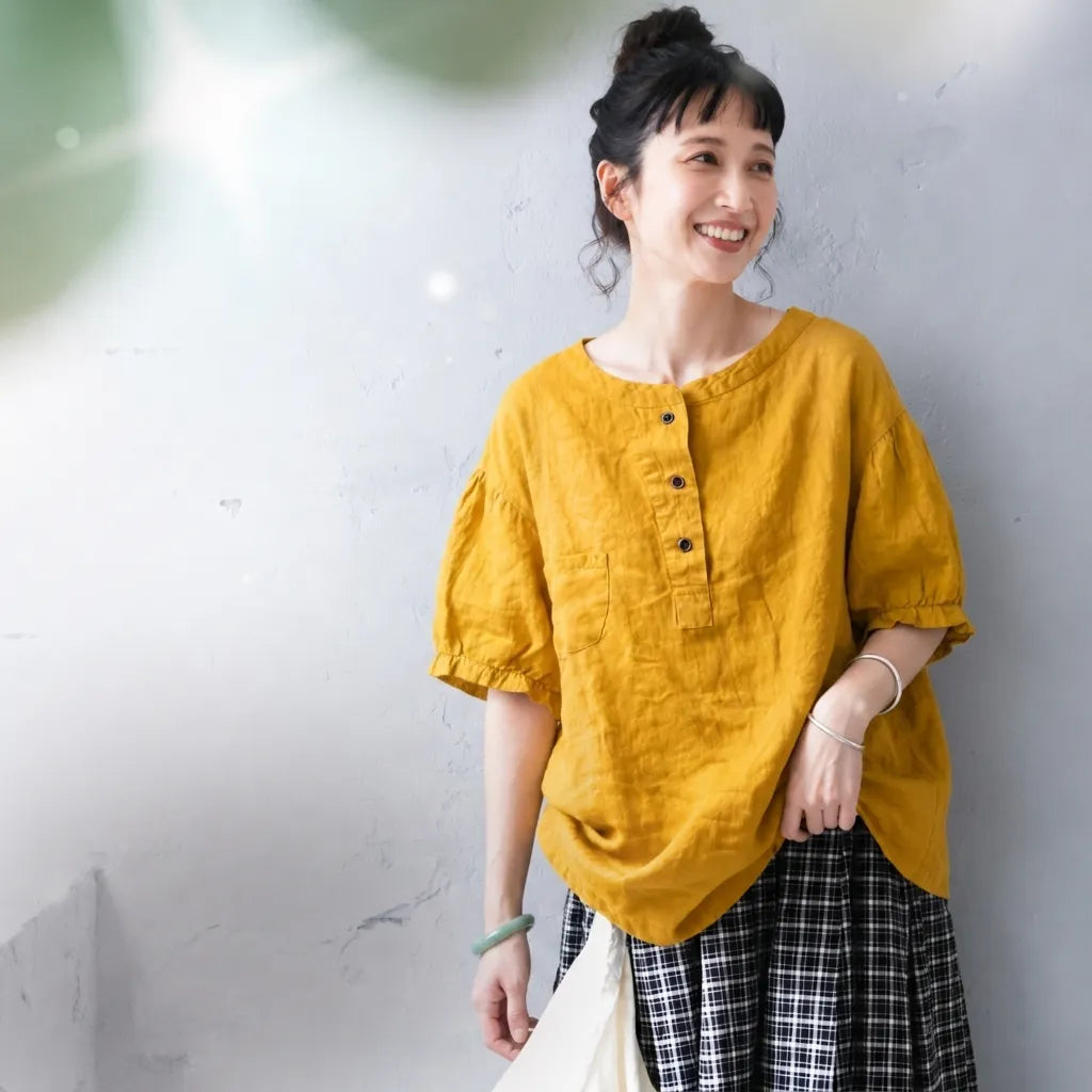 さらりと羽織って、それだけでいい。コットンリネンシャツ。
