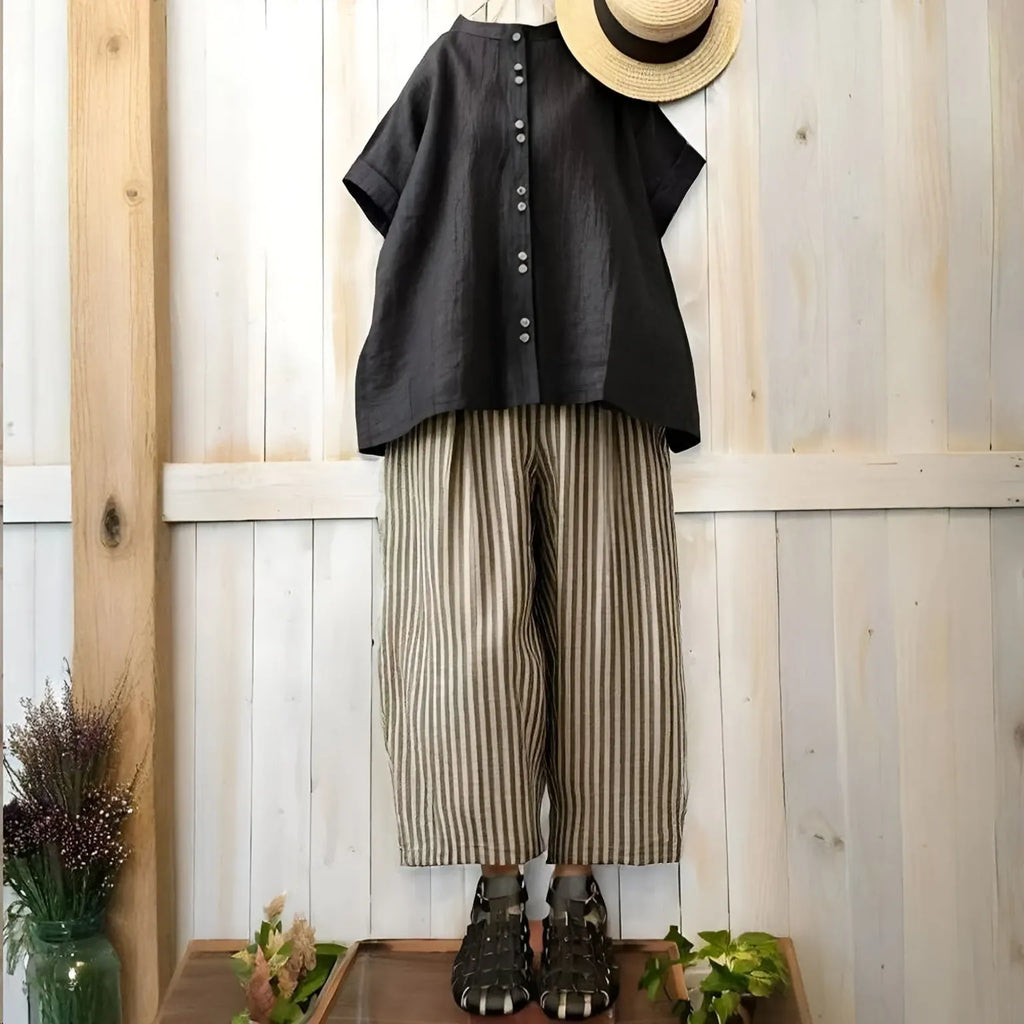 【2点セット】川べりの芝生にレジャーシートを広げる、ワイドパンツセットアップ