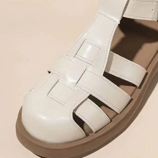 「どこまでも、歩けそう」まいにちの定番・厚底サンダル