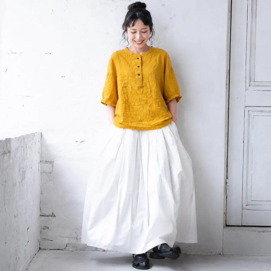 さらりと羽織って、それだけでいい。コットンリネンシャツ。