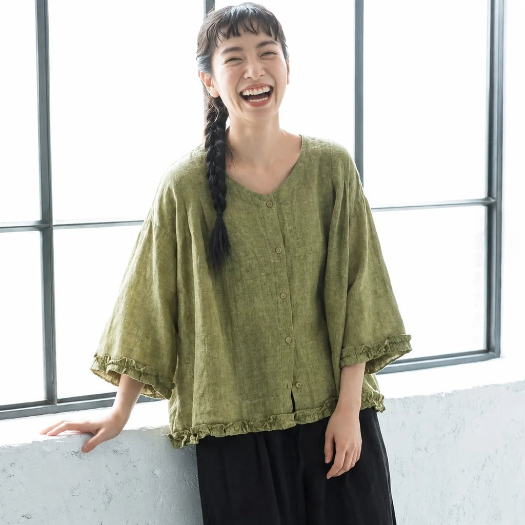 草花の余韻をまとう、ジャカードリネンのVネックブラウス