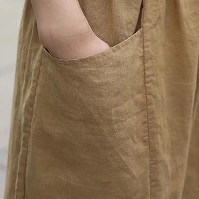 ゆったりとしたワイドレッグのカジュアルパンツ