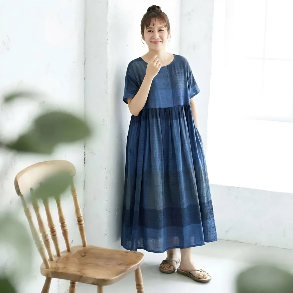 木陰を歩く日の、ゆったりチェックワンピース