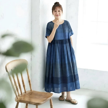 木陰を歩く日の、ゆったりチェックワンピース