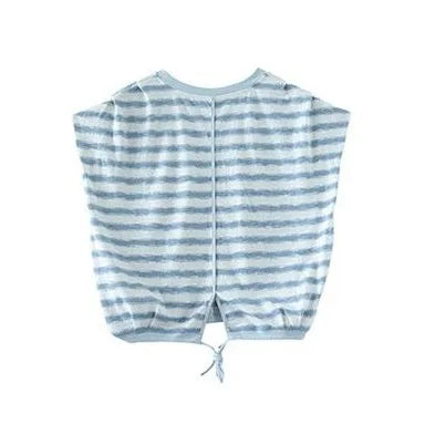 晴れた日のまぶしい波の色、丸首のフレンチTシャツ