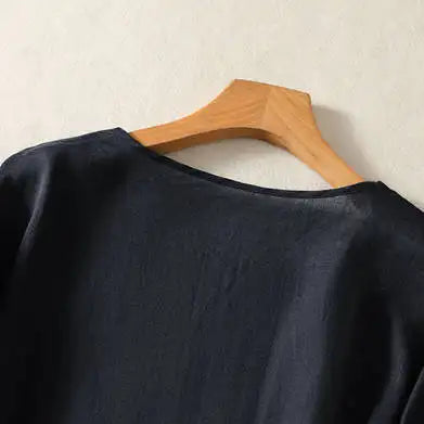 ねこと過ごす、風通しのいいコットンリネンTシャツ