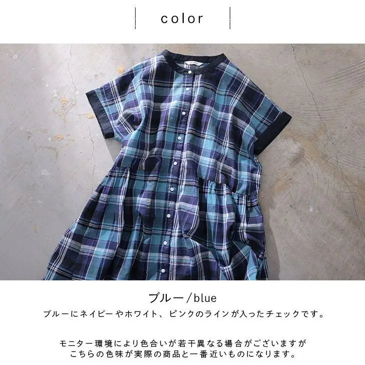 夏風に揺れるノースリ青チェックワンピース