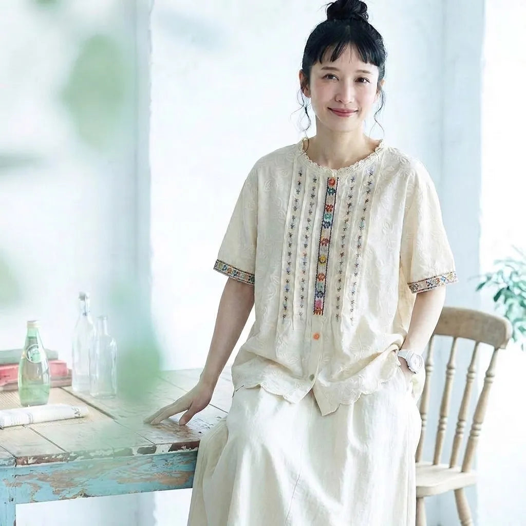 刺繍レースをまとった、ゆるりシャツ