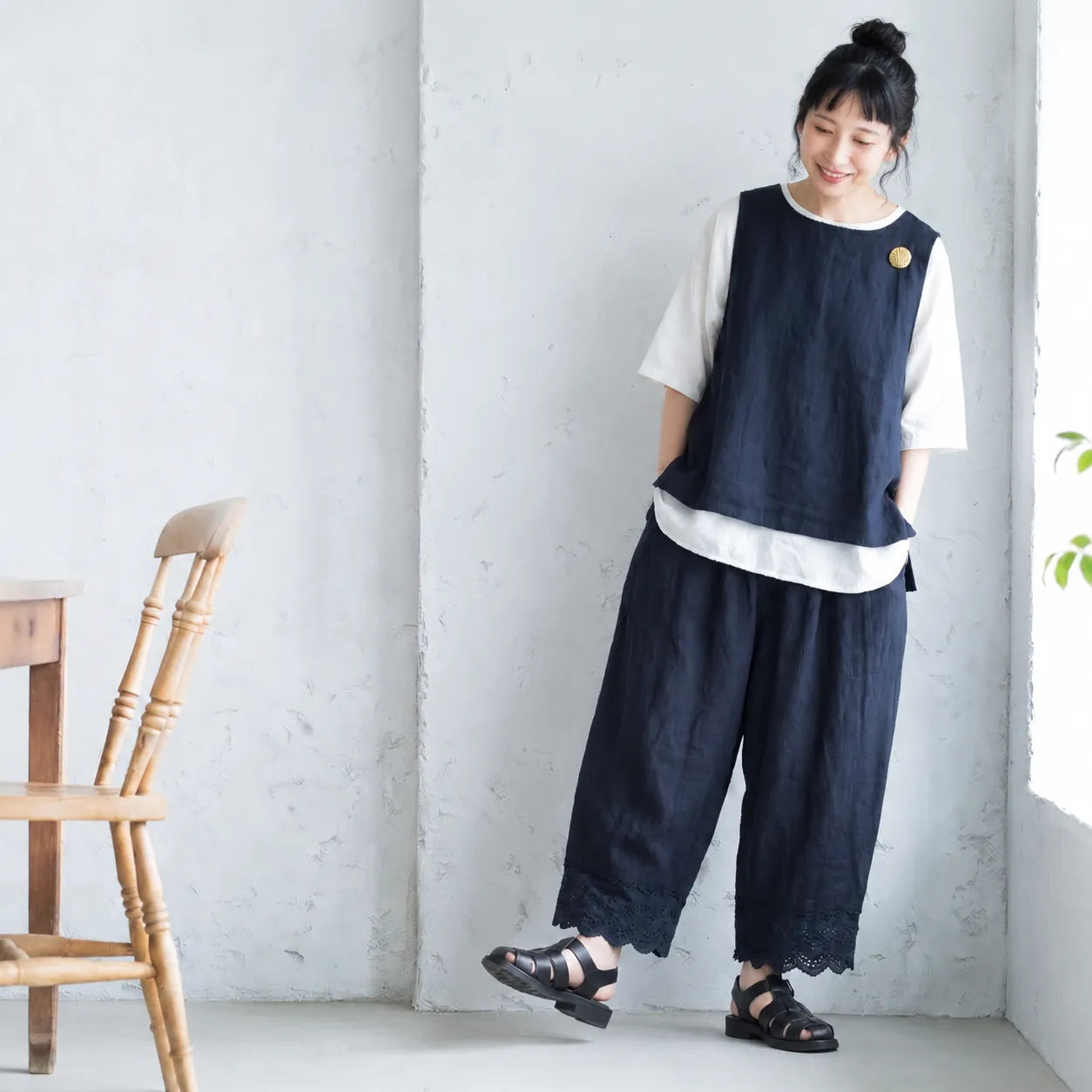 【3点セット】クルーネックトップス×ノースリーブベスト×裾カットアウトカジュアルパンツ