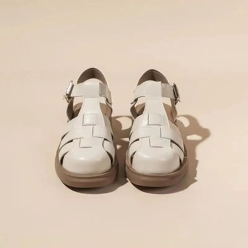 「どこまでも、歩けそう」まいにちの定番・厚底サンダル