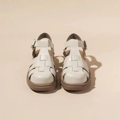 「どこまでも、歩けそう」まいにちの定番・厚底サンダル