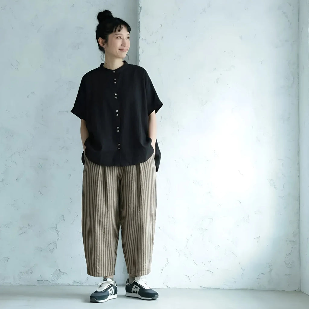 【2点セット】川べりの芝生にレジャーシートを広げる、ワイドパンツセットアップ