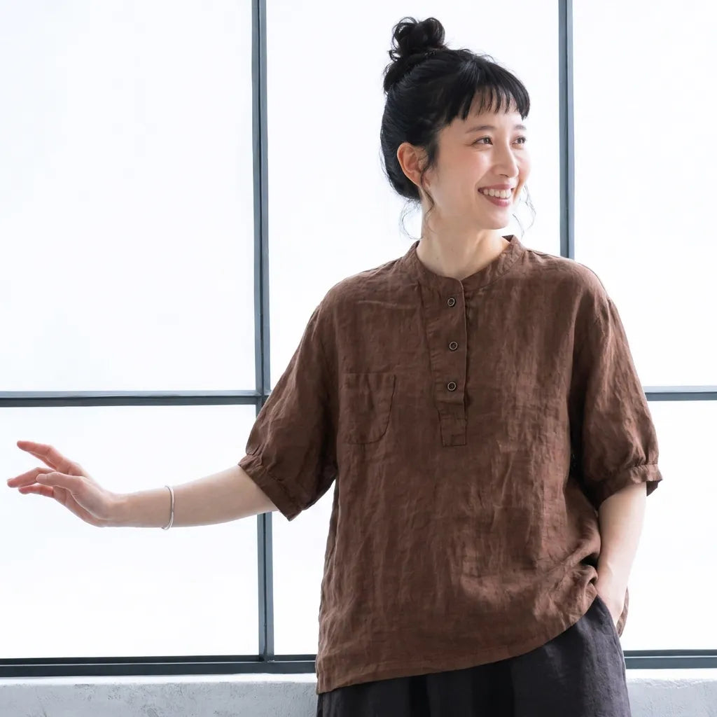 さらりと羽織って、それだけでいい。コットンリネンシャツ。