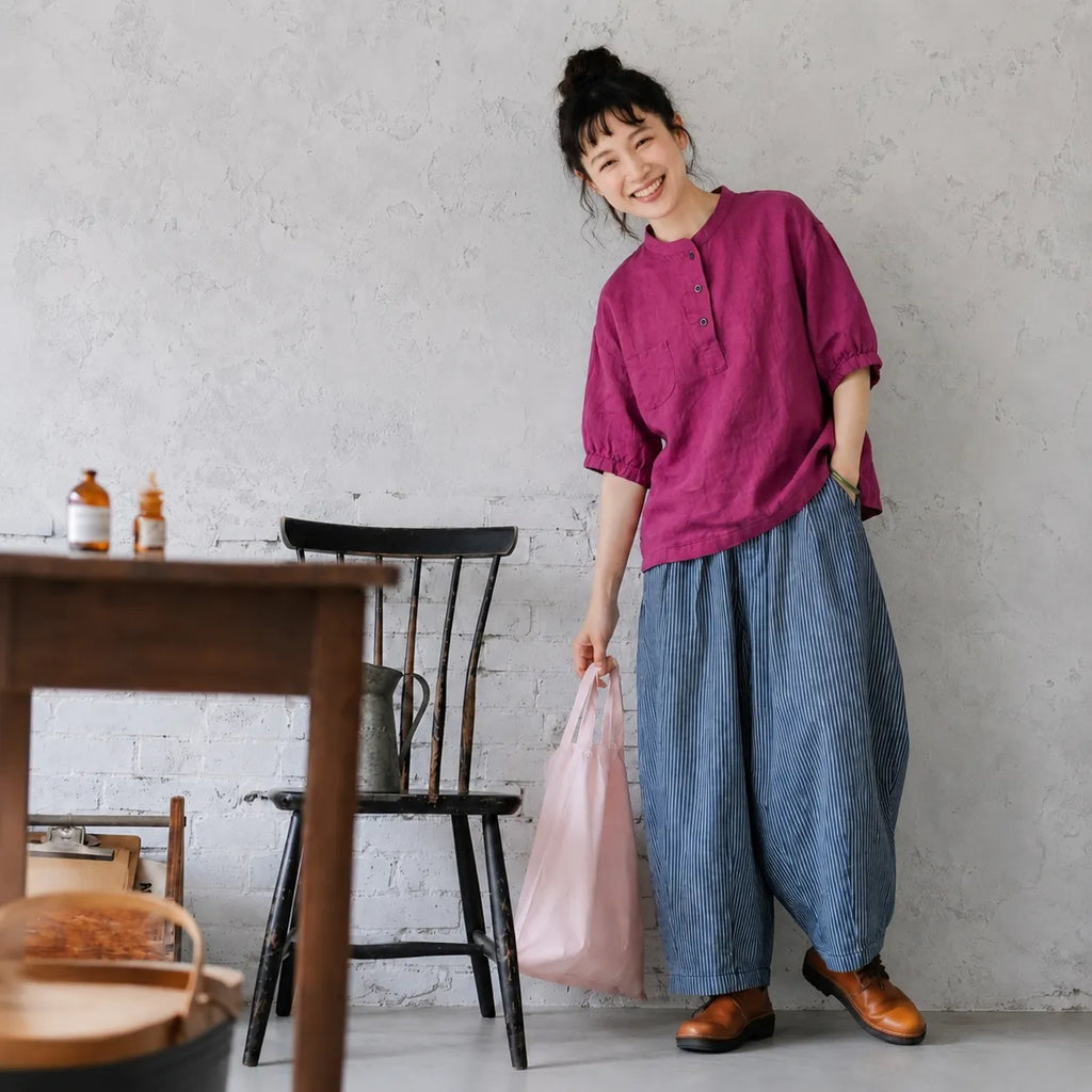 さらりと羽織って、それだけでいい。コットンリネンシャツ。