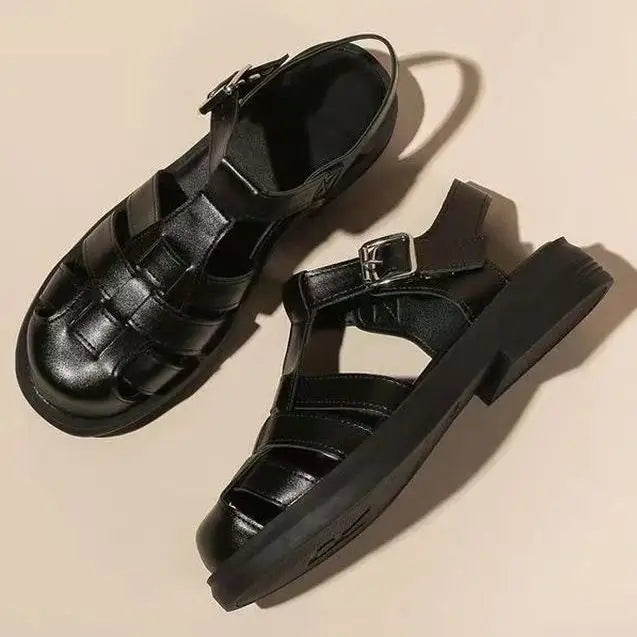 「どこまでも、歩けそう」まいにちの定番・厚底サンダル
