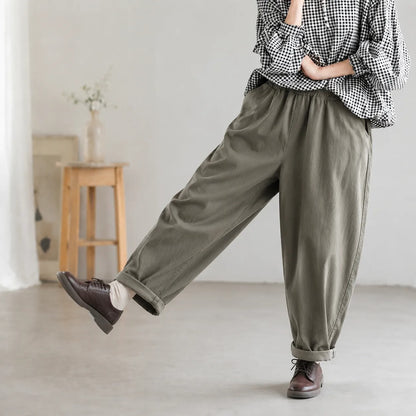 トップスを選ばず合わせやすい、カジュアルパンツ